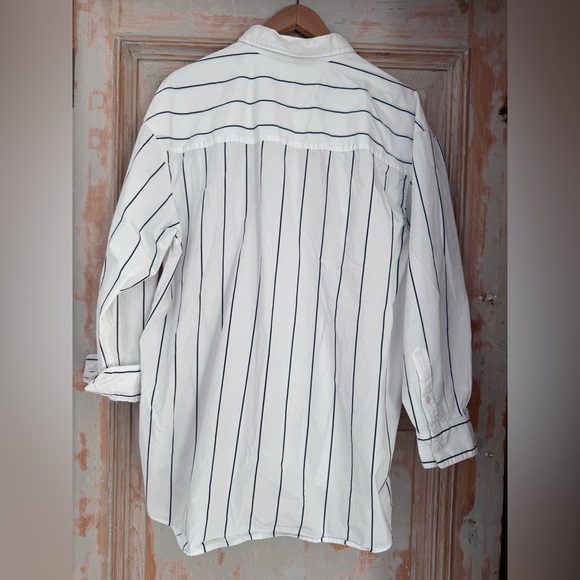 Babaton Oversized Crisp Cotton Bright White with Black/Blue Stripes. Size M. - Picture 6 of 8